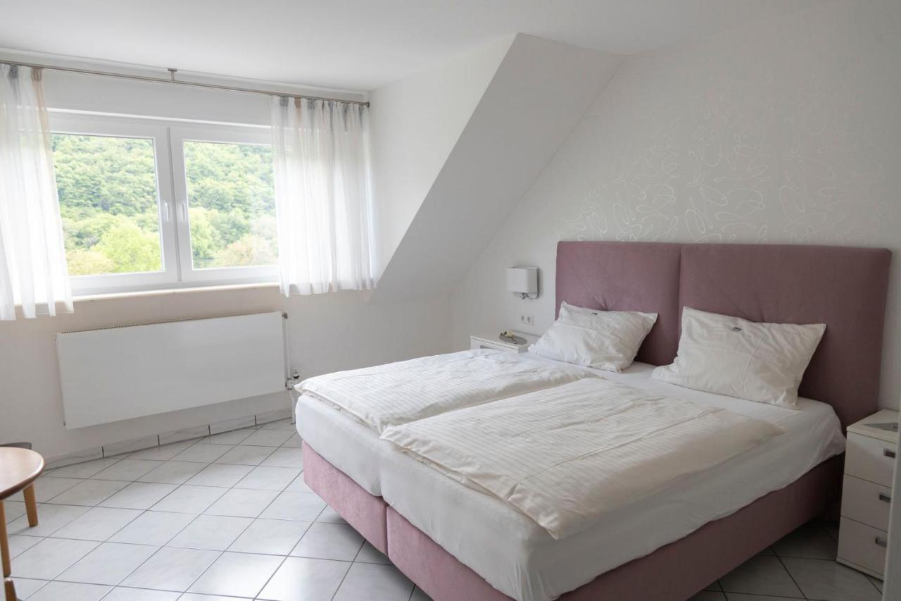 Hotel Weinhaus Henerichs à Pommern Extérieur photo